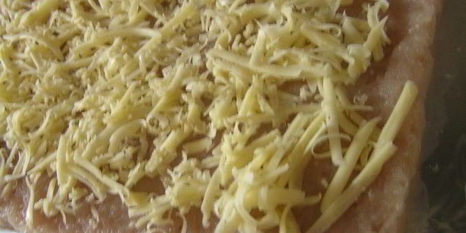 Рецепт рулета из индейки с мятным сыром и красным перцем