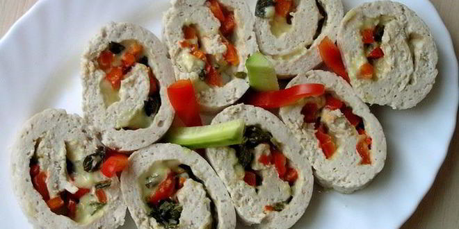 Рецепт рулета из индейки с мятным сыром и красным перцем