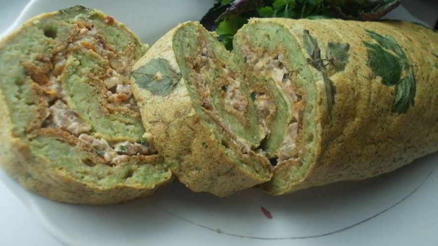 Рецепт рулета из кабачкового теста с начинкой из овощей, мяса и сыра