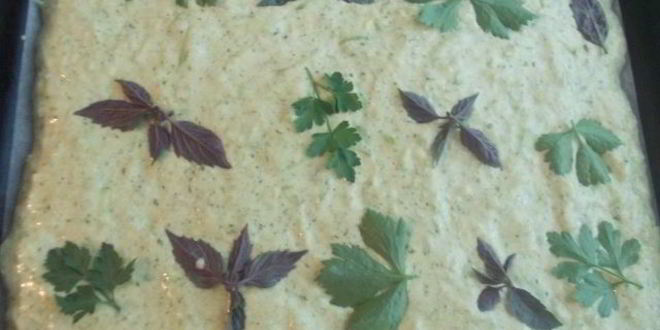 Рецепт рулета из кабачкового теста с начинкой из овощей, мяса и сыра