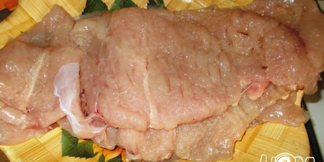 Рецепт рулета из куриной грудки с черносливом и орехами