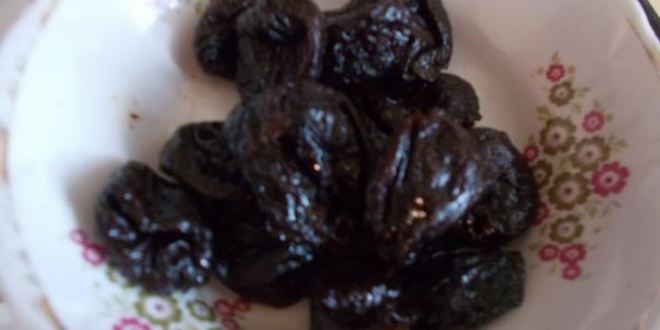 Рецепт рулета из куриной грудки с черносливом и орехами