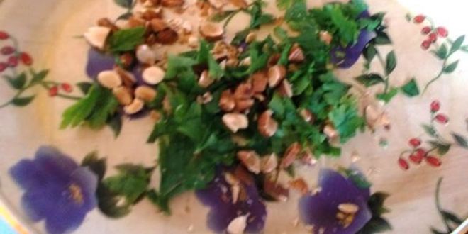 Рецепт рулета из куриной грудки с черносливом и орехами