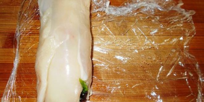Рецепт рулета из куриной грудки с черносливом и орехами