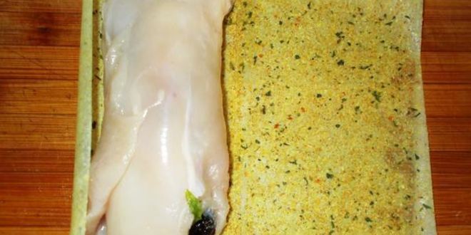 Рецепт рулета из куриной грудки с черносливом и орехами