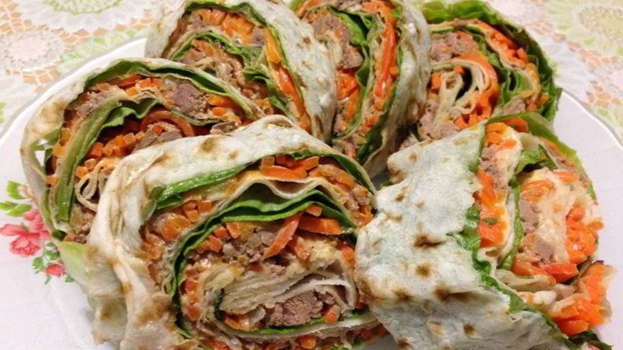 Рецепт рулета из лаваша с салатом