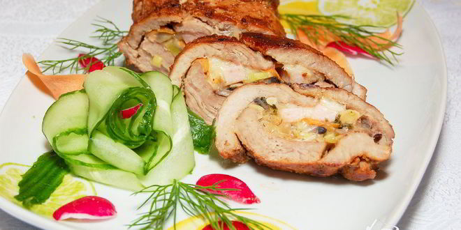 Рецепт рулета из телятины с шампиньонами, ветчиной и моцареллой