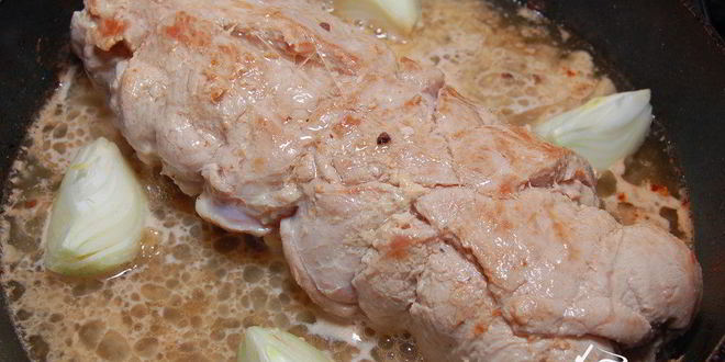 Рецепт рулета из телятины с шампиньонами, ветчиной и моцареллой