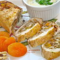 Рецепт Рулета из цыпленка и кураги в винном соусе