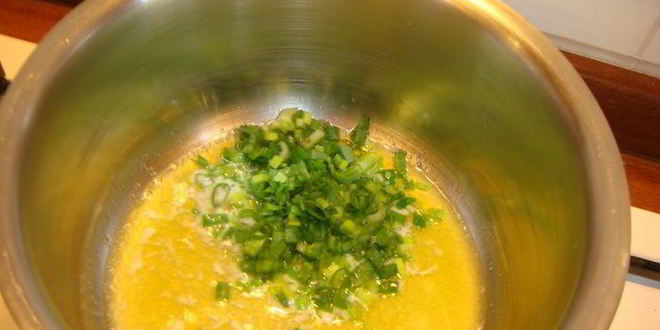 Рецепт рулета из цыпленка и кураги в винном соусе