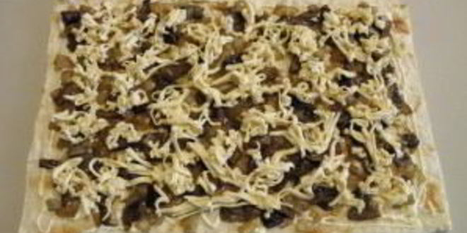 Рецепт рулета с грибами и сыром