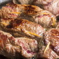 Рецепт Рулетиков из телятины с беконом