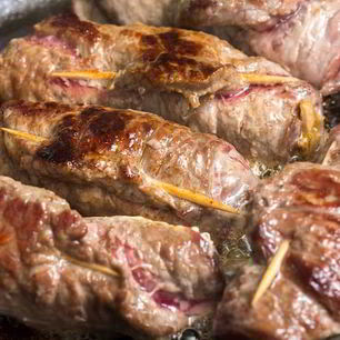 Рецепт Рулетиков из телятины с беконом