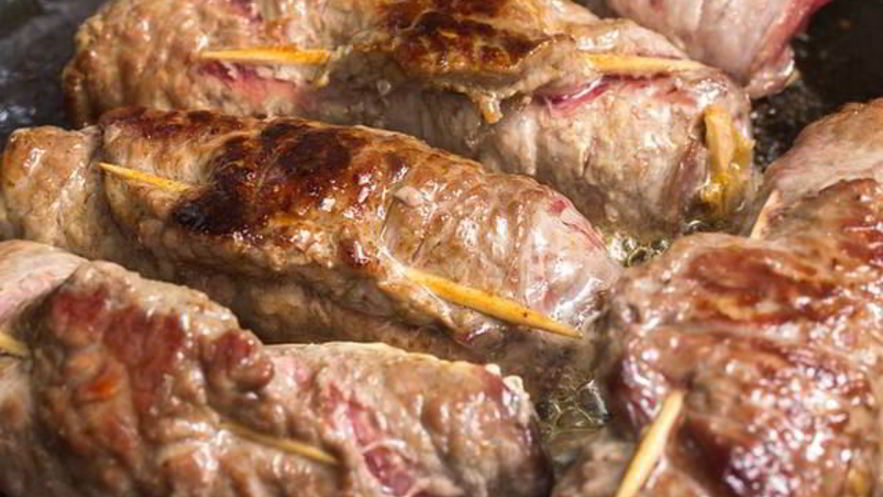 Рецепт рулетиков из телятины с беконом