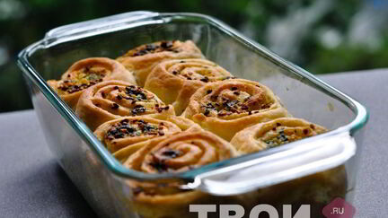 Рецепт Рулетов с чесночной начинкой