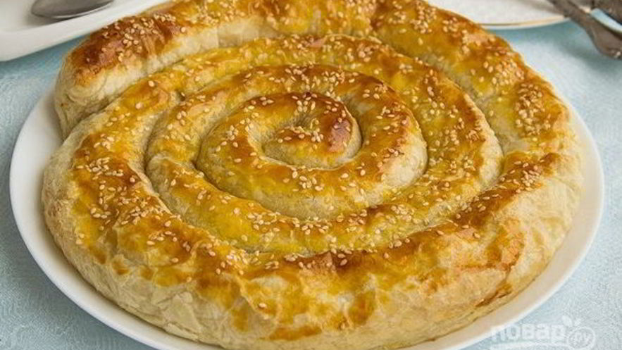 Рецепт слоеного рулета с творожно-сырной начинкой