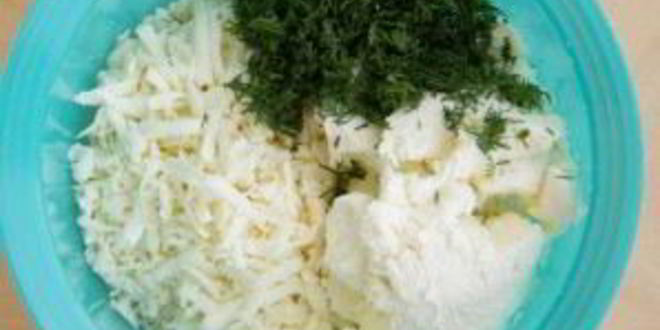 Рецепт слоеного рулета с творожно-сырной начинкой