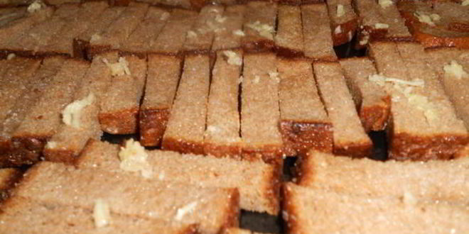 Рецепт сухариков ржаных с чесноком