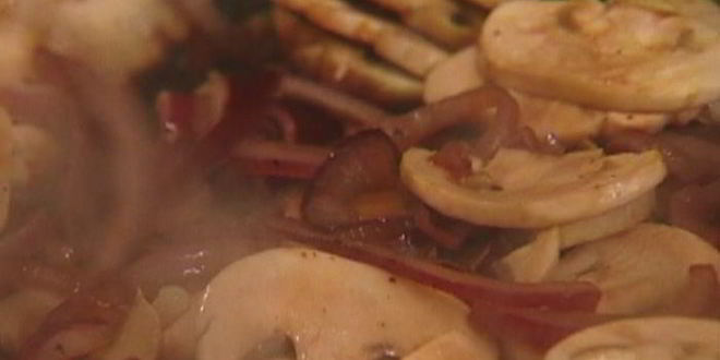 Рецепт сухариков с грибной начинкой, сыром и зеленью