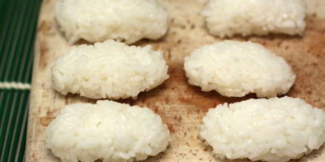 Рецепт суш с креветкой, угрем и омлетом