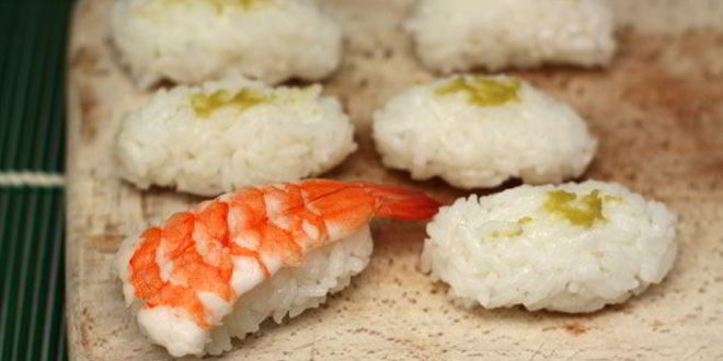Рецепт суш с креветкой, угрем и омлетом