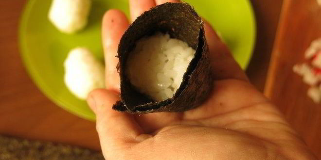 Рецепт суш, запеченных со спайси соусом с крабовыми палочками