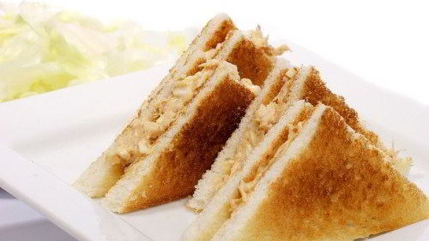 Рецепт быстрых сэндвичей с консервированным лососем и васаби