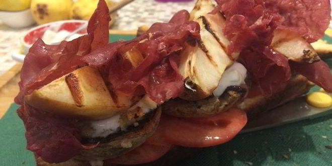 Рецепт хрустящего сэндвича с грушами-гриль и запеченными грибами