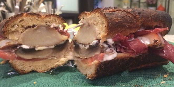 Рецепт хрустящего сэндвича с грушами-гриль и запеченными грибами