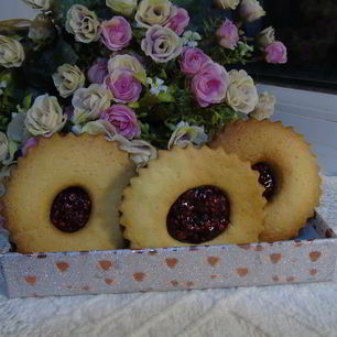 Рецепт Мини-сэндвичей с малиновым конфитюром