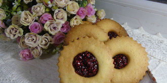Рецепт мини-сэндвичей с малиновым конфитюром