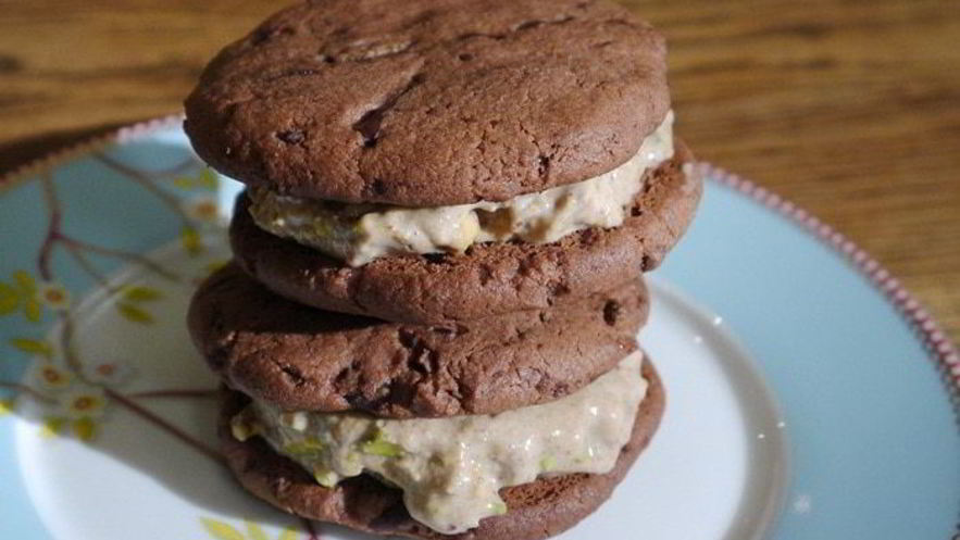 Рецепт шоколадных сэндвичей с фисташковым мороженым