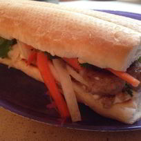 Сэндвич Бан ми с тефтелями