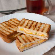 Рецепт Сэндвича-гриля с ветчиной и ананасом