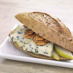 Рецепт Сэндвича с голубым сыром, орехами и яблоками