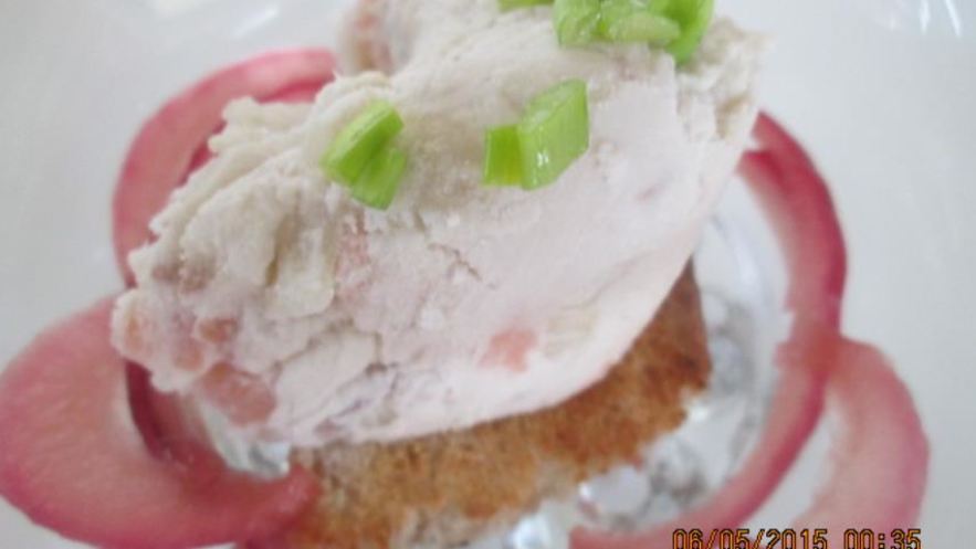 Рецепт сэндвича с мороженым из сельди и маринованным луком