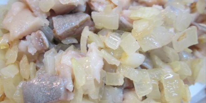 Рецепт сэндвича с мороженым из сельди и маринованным луком