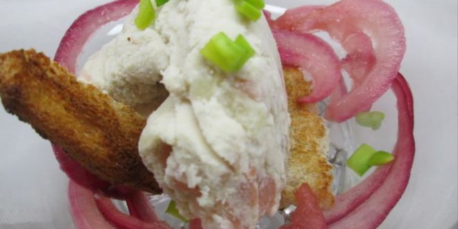 Рецепт сэндвича с мороженым из сельди и маринованным луком