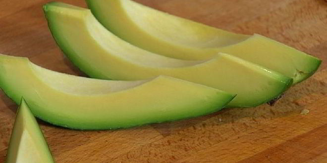 Рецепт сэндвича с яйцом, семгой и авокадо