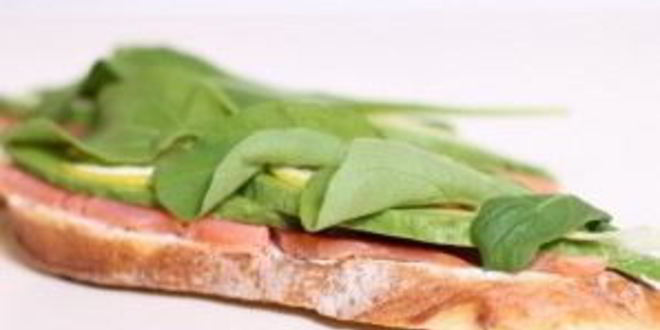 Рецепт сэндвича со слабосоленой семгой и авокадо