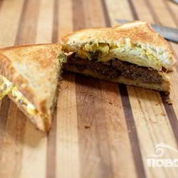 Рецепт Сэндвичей с колбасой и халапеньо