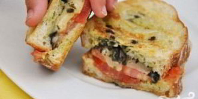 Рецепт сэндвичей с помидорами, соусом и сыром