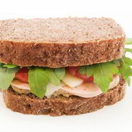 Рецепт Сэндвичей со свежим мясным хлебом, рукколой, майонезным соусом и целнозерновым хлебом