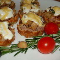 Рецепт Тарталеток с говядиной, грибами, луком и сыром