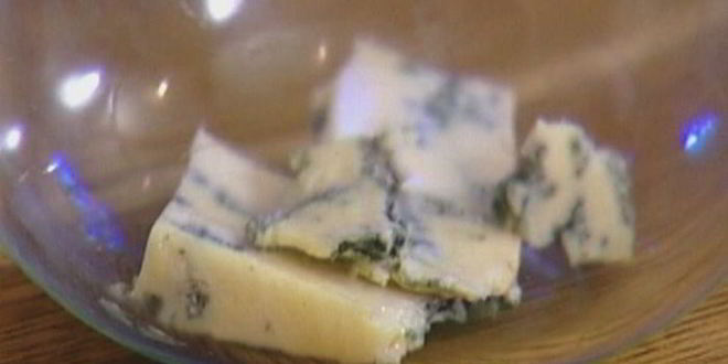 Рецепт тарталеток с грушами, грецкими орехами и голубым сыром