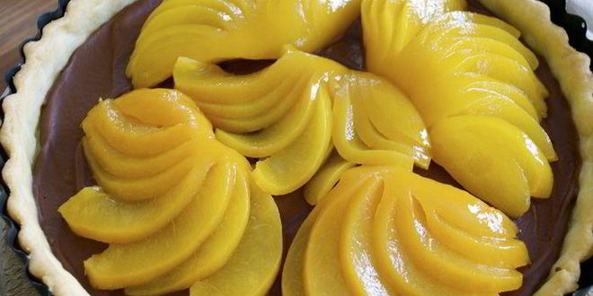 Рецепт шоколадна-сливочного тарт с фруктами