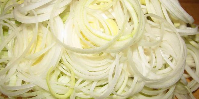 Рецепт тарта 3 сыра с пореем, балыком и оливками