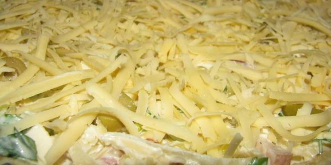 Рецепт тарта 3 сыра с пореем, балыком и оливками