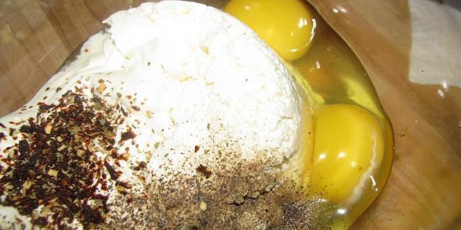 Рецепт тарта 3 сыра с пореем, балыком и оливками