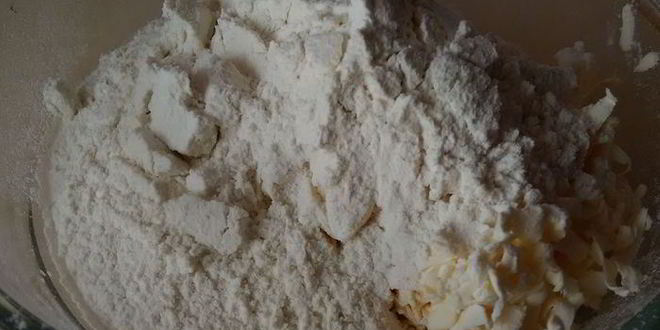 Рецепт тарта с черникой и нежным кремом в мультиварке